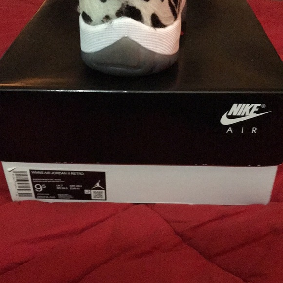 Air Jordan 11 WMNS ANIMAL INSTINCT Size 9.5 - Picture 6 of 8